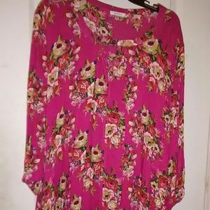 Lovely top goes good with tights or jeans